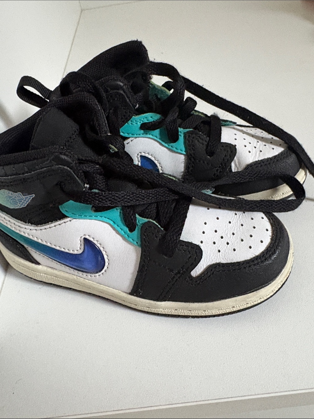 Nike Kids Black, White & Teal Low-Top Sneakers with Blue Swoosh